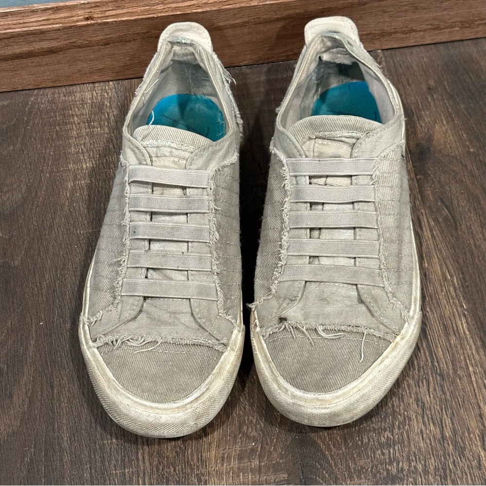 Blowfish Malibu Slip On Shoes Sneakers Beige TanWomens 8 Elastic Casual